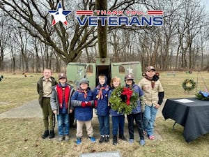Local volunteers working to honor  veterans at Joliet’s Woodlawn Cemetery with Christmas wreaths