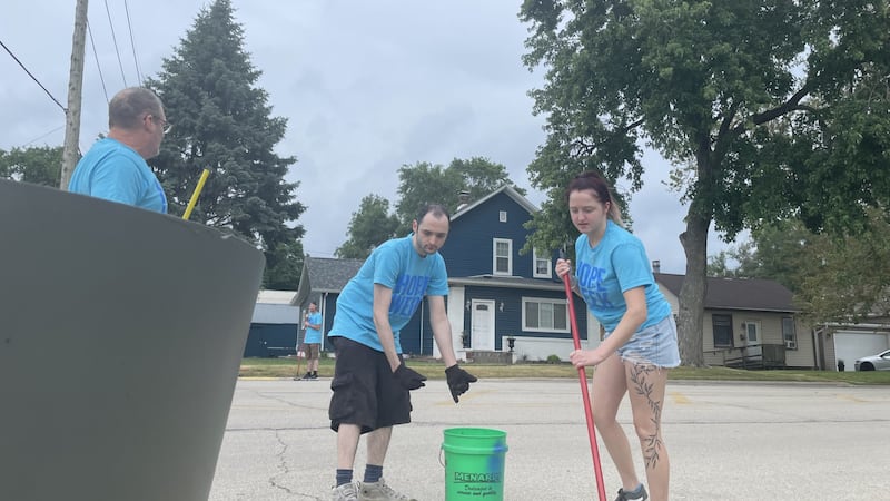 ‘Out here doing God’s work’: Hope Week volunteers return to Illinois Valley