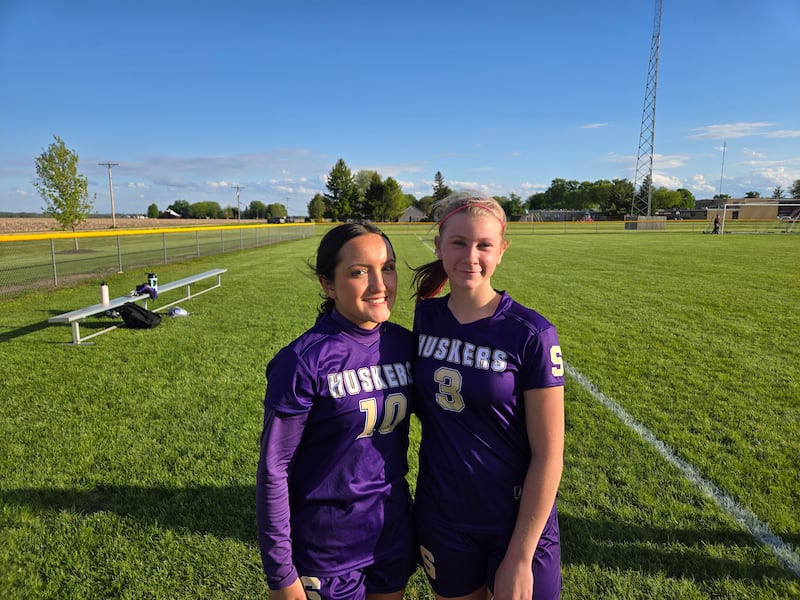 Earlville's Liz Vazquez and Serena's Kendra Lewanski
