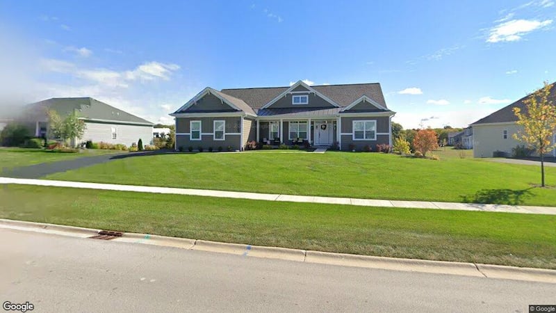 Single-family home in St. Charles sells for $900,000