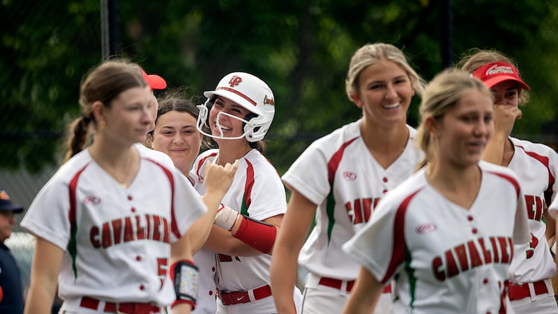Taylor Vescogni, Anna Riva lead La Salle-Peru past Sterling in regional opener