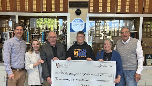 Hunter Memorial Fund awards first grant to Oglesby junior high library
