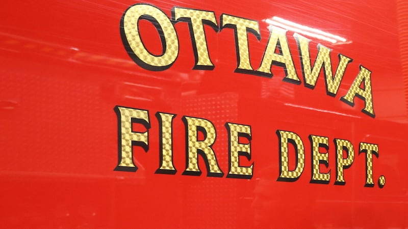 Ottawa firefighters rescue two from apartment fire