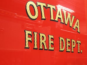 Ottawa firefighters rescue two from apartment fire