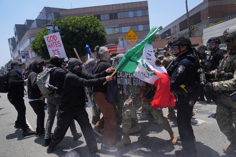 Protesters clash with authorities in downtown Los Angeles, Sunday, June 8, 2025, following last night's immigration raid protest. (AP Photo/Jae Hong)