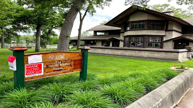 Wright in Kankakee, WVLI radio hosts partner for December event