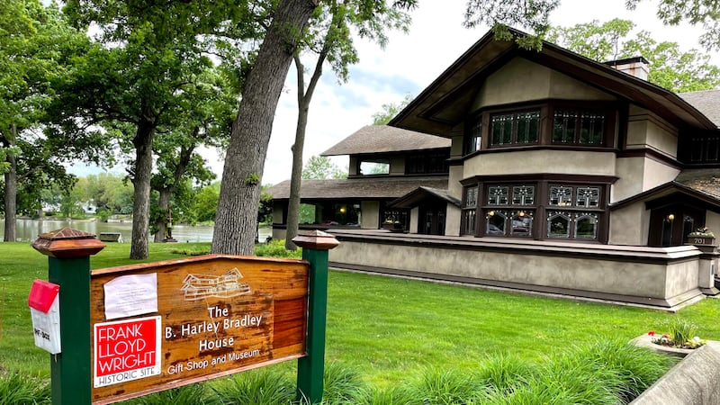 Wright in Kankakee, WVLI radio hosts partner for December event