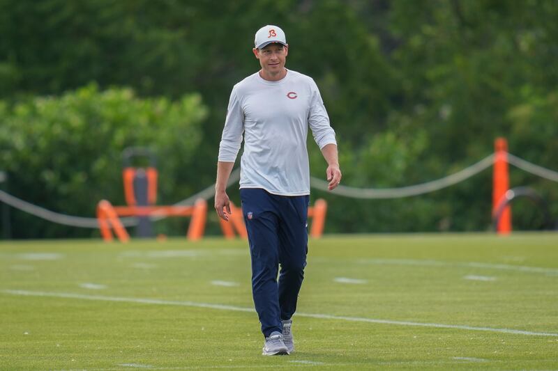 Chicago Bears head coach Ben Johnson walks on the field during practice at the team’s NFL football training camp, Thursday, July 24, 2025, in Lake Forest, Ill. (AP Photo/Erin Hooley)