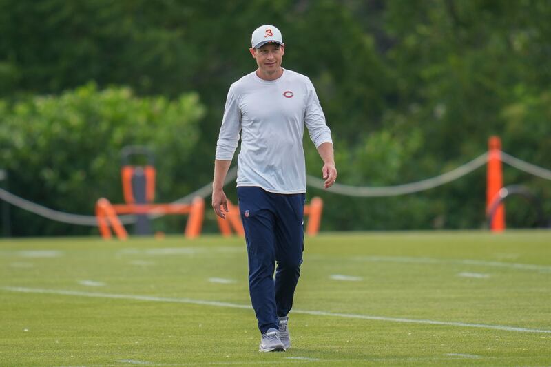 Chicago Bears head coach Ben Johnson walks on the field during practice at the team’s NFL football training camp, Thursday, July 24, 2025, in Lake Forest, Ill. (AP Photo/Erin Hooley)
