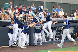 Marquette gets early wake-up call, explodes past Lexington 16-1 in IHSA 1A state semifinals