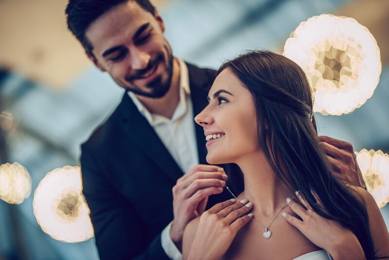 D & D Jewelers - Choosing the Right Necklace Length