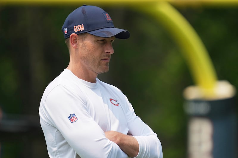 Chicago Bears head coach Ben Johnson watches players during practice at NFL football minicamp at Halas Hall in Lake Forest, Ill., Tuesday, June 10, 2025. (AP Photo/Nam Y. Huh)