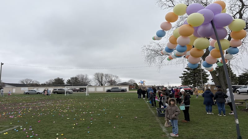 Photos: Families hunt Easter eggs Saturday at Peck Park in Ottawa