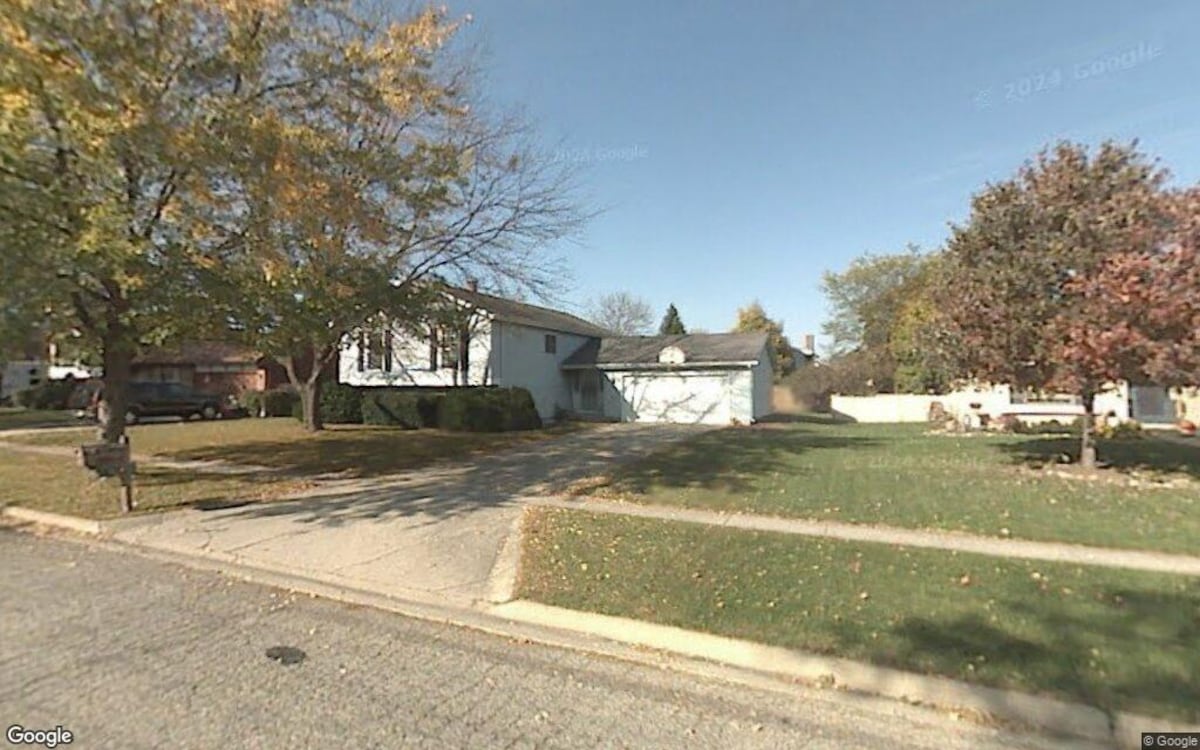 Single-family home sells in McHenry for $315,000