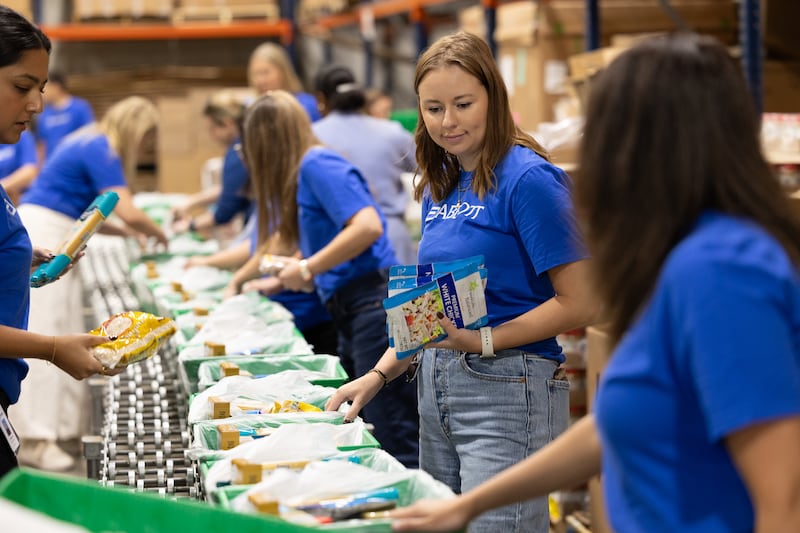 In addition to financial support, Abbott employees are volunteering in a packing event at Northern Illinois Food Bank's Lake Forest facility, assisting in the packing of backpacks for distribution.