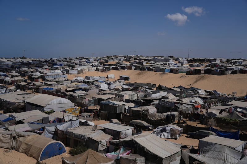 A tent camp for displaced Palestinians stretches along the Muwasi, an area that Israel has designated as a safe zone, in Khan Younis southern Gaza Strip, Sunday, Sept. 21, 2025. (AP Photo/Jehad Alshrafi)