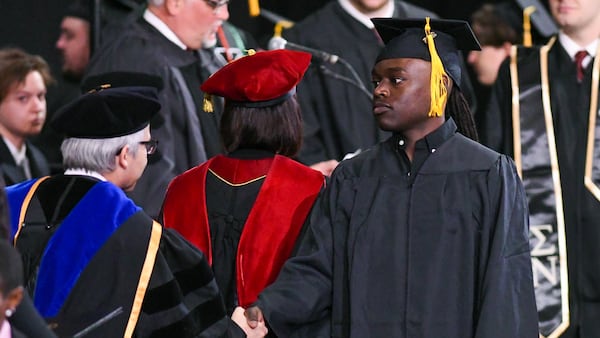 No fee, essays or recommendations: Illinois high school students can use new program to apply to college