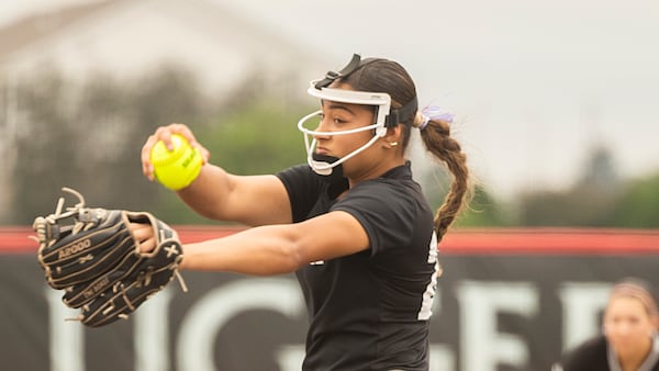 Sofia Kateeb gives relief to Fenwick, but rally falls short in IHSA Class 3A semifinal loss to No. 1 Glenwood