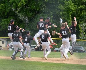 Photos: Fulton downs River Ridge/Scales Mound 3-2 at 1A Lena-Winslow Sectional