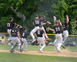 Photos: Fulton downs River Ridge/Scales Mound 3-2 at 1A Lena-Winslow Sectional