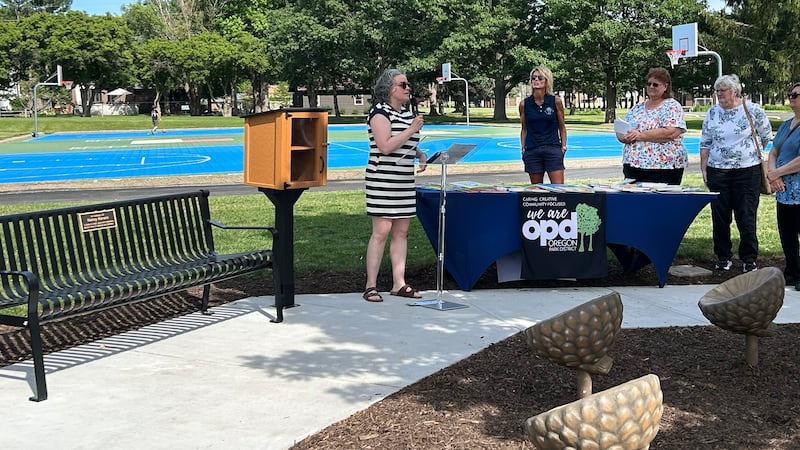 Teacher’s legacy honored with little library, acorn seats for kids at Oregon’s Park West