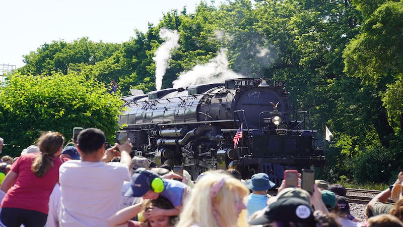 Thousands flock to Rochelle Railroad Park for Big Boy 4014 whistle stop