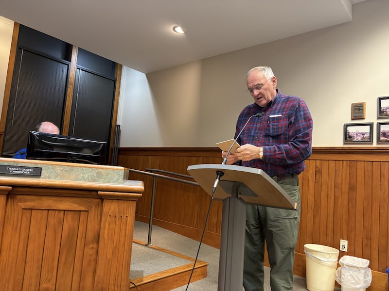 Arnie Bandstra, president of the Ottawa Canal Association and former city engineer, speaks to the Ottawa City Council about the history and ongoing restoration of the Illinois & Michigan Canal during a presentation at the council meeting.
