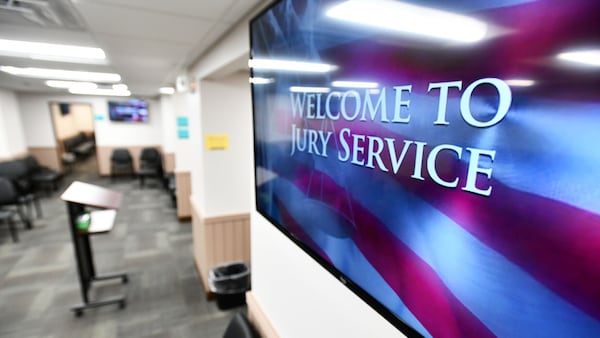 60 dead people found on Illinois jury panel, triggering constitutional challenge