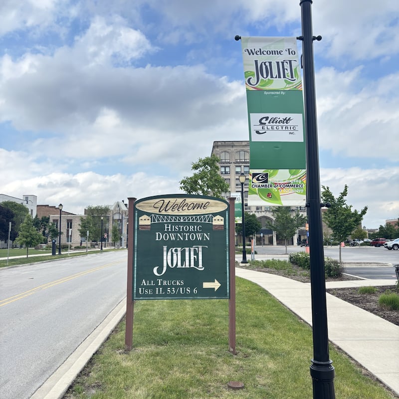 The Joliet Region Chamber of Commerce’s Boulevard Banner Program is a “high-impact, budget-friendly way” for local businesses to showcase themselves while promoting the community. Banners are typically displayed Memorial Day through Thanksgiving.