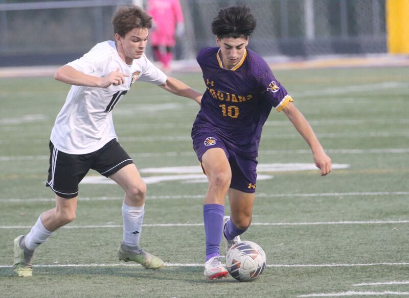 Mendota's Johan Cortez gets in front of Kewanee's Kingston Peterson during the Three Rivers Tournament on Thursday, Oct. 2, 2025 at Mendota High School.