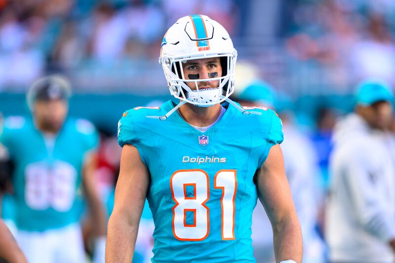 Miami Dolphins tight end Durham Smythe (81) stands on the sidelines during an NFL football game against the San Francisco 49ers, Sunday, Dec. 22, 2024, in Miami Gardens, Fla. (AP Photo/Doug Murray)