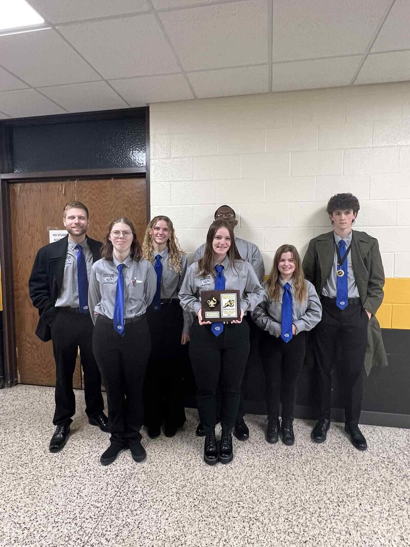 Head Coach Brody Anderson, Izzy Simmering, Hanna Claiborne, Elin Workman, Christian Butler, Mo
Franklin, and Trevyn Munson.