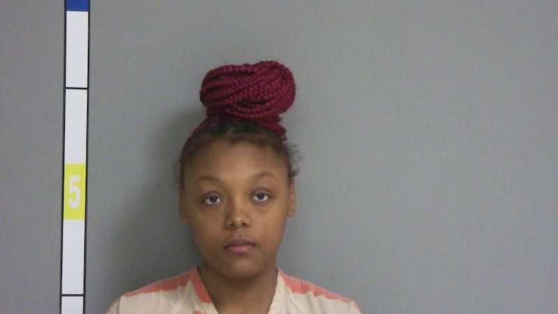 Peoria woman charged with theft from Peru Kohl’s, hitting worker