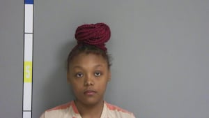 Peoria woman charged with theft from Peru Kohl’s, hitting worker