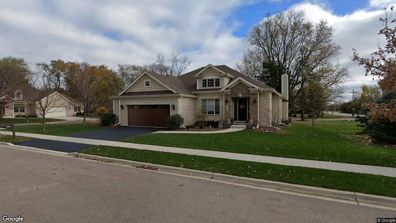 Single-family home sells in Geneva for $875,000