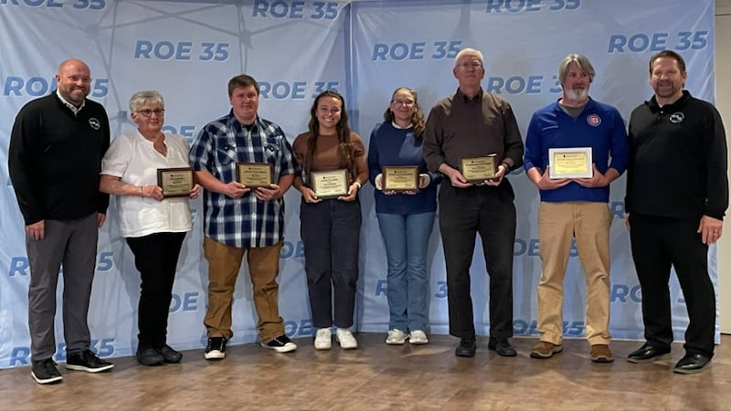 Mendota high school announces Excellence in Education Award winners