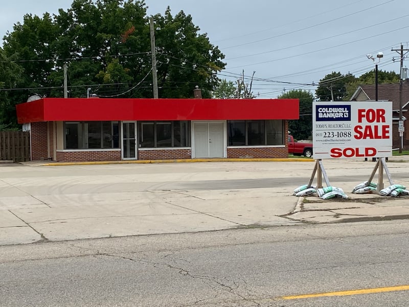 The Flower Bar, 906 Shooting Park Road, Peru, is planning a move to Peru’s west side at 2428 4th St.