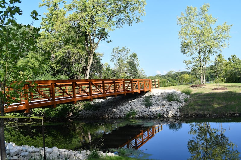 A new bridge at the Forest Preserve District of Will County’s Lake Chaminwood Preserve in Channahon connects the site’s loop trail to the state-owned 61.5-mile I&M Canal State Trail. Eventually, the 40-plus mile regional DuPage River Trail also will connect to Lake Chaminwood.