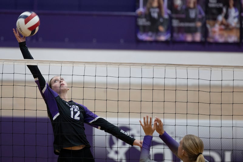 Dixon’s Izzy Queckboerner plays a shot against Rochelle Thursday, August 28, 2025.