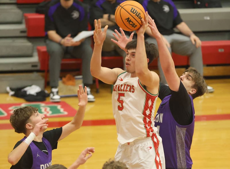 L-P's Erick Sotelo eyes the hoop as Dixon's Armahn McGowan approaches from behind on Tuesday, Jan. 20, 2026 in Sellett Gymnasium at L-P High School.