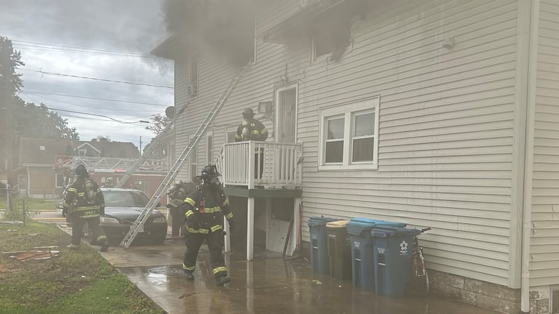 Apartment fire in Aurora leaves building uninhabitable