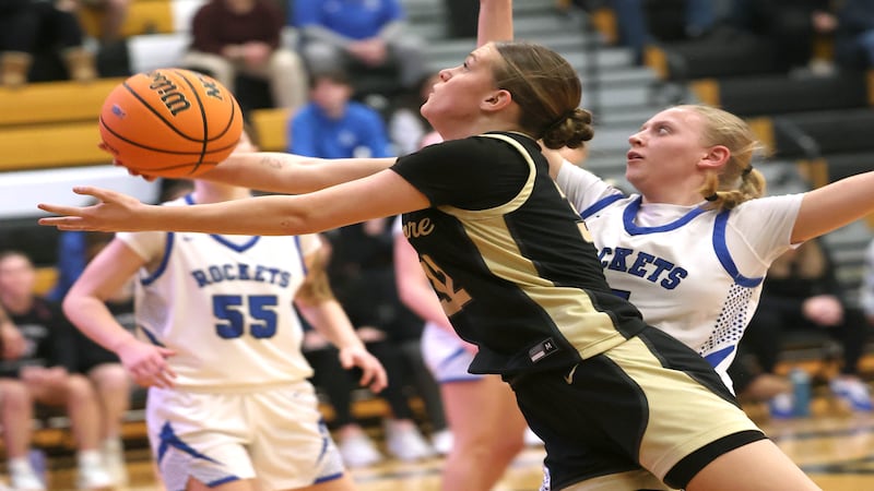 Quinn Carrier scores 17 points in second half to help Sycamore top Burlington Central for 3A regional title