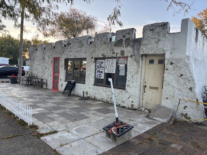 The little castle on Main Street in Ottawa has life once again, as Keely’s Castle recently opened at the site of the former Prince Castle ice cream shop.