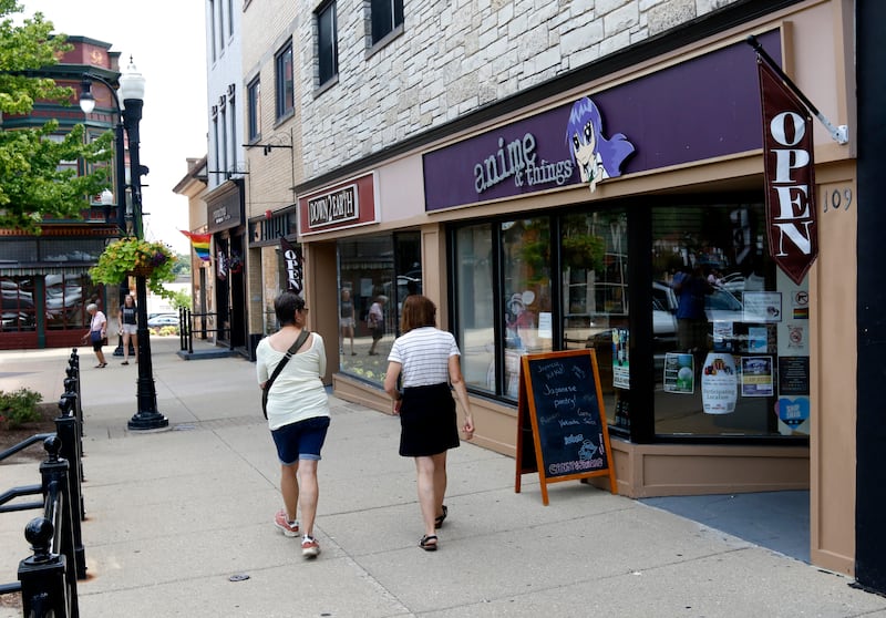People shop on Wednesday, July 16, 2025, in Woodstock. The Woodstock City Council on Tuesday unanimously approved an additional 25% sales tax as well as an upcoming bond sale to pay for part of the $9.3 million renovation of the Woodstock Recreation Center.