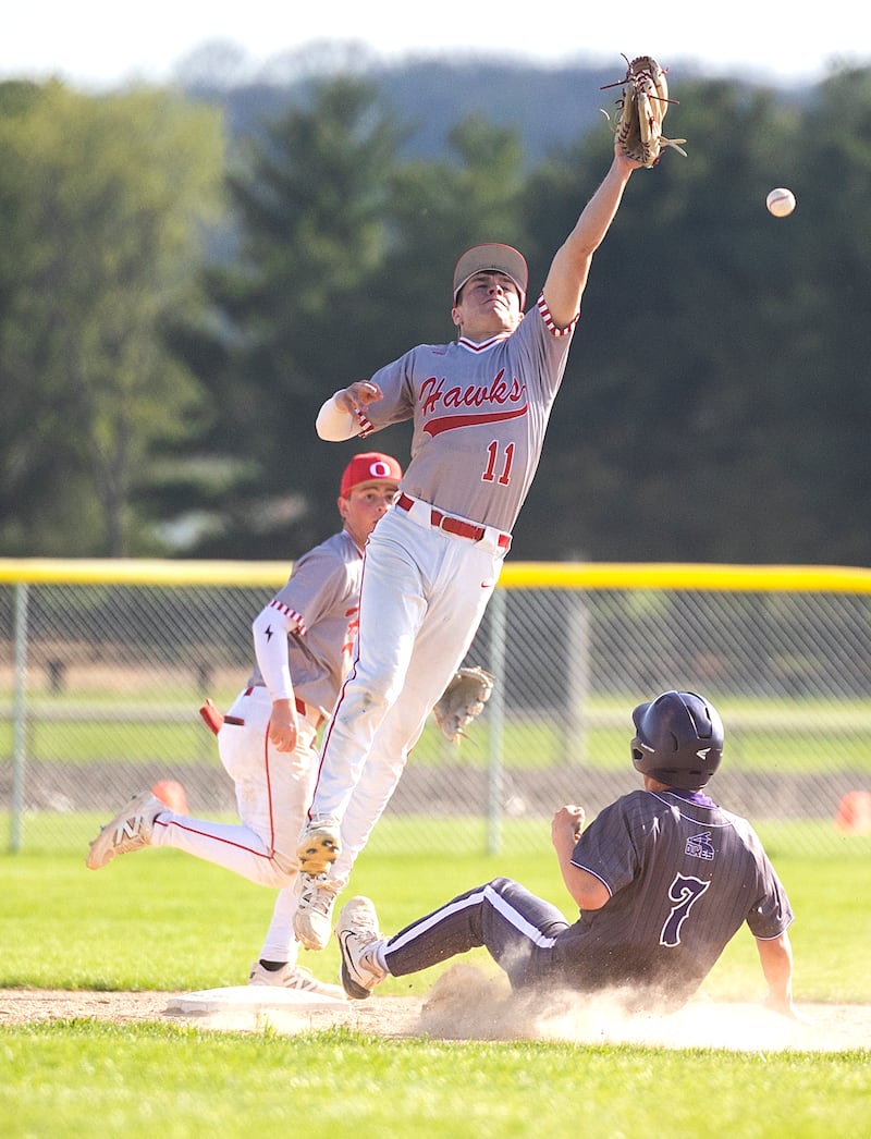 Oregon’s Jackson Messenger jumps but can’t haul in the throw as Dixon’s Eli Kirchoff steals second Thursday, April 23, 2026.