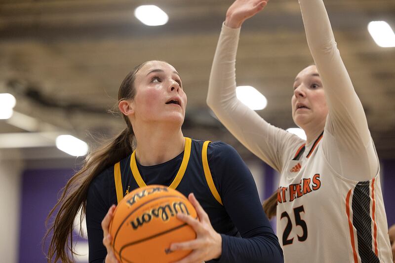 Sterling’s Madison Austin works against Washington’s Danielle Guedet Monday, March 3, 2025, during the 3A Supersectional at Rochelle High School.