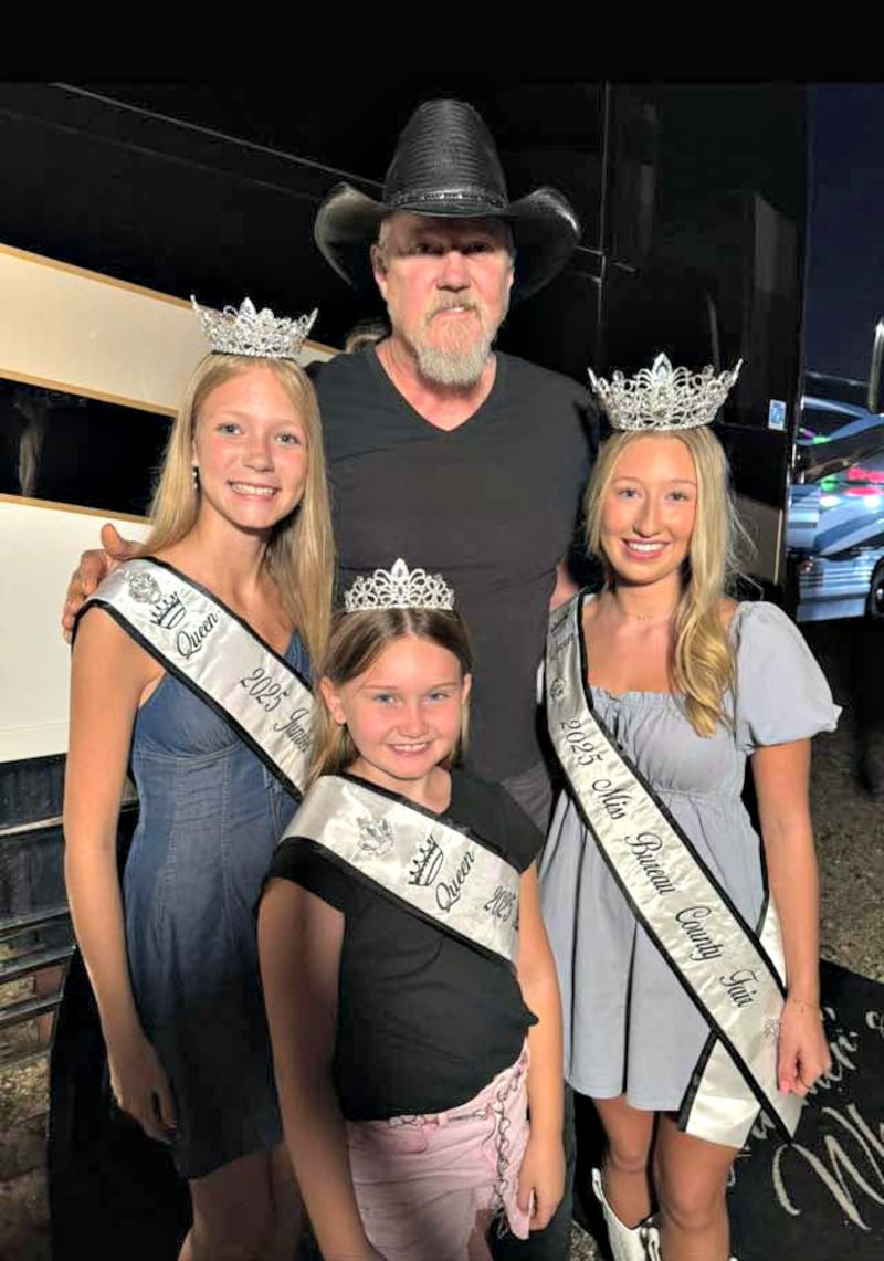 2025 Miss Bureau County Emilee Merkel, Jr Miss Samantha, Little Miss Paisleigh Ehnle and country singer Trace Adkins