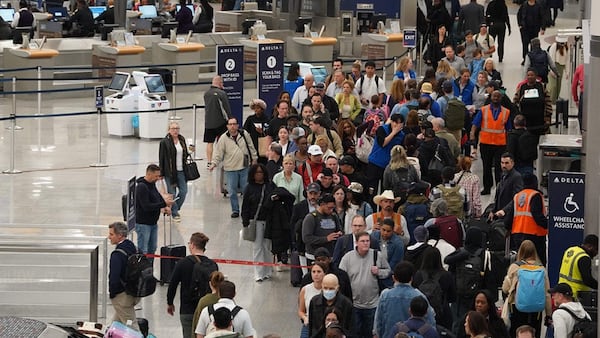 ‘It’s insane’: Illinois Valley travelers advised to expect flight delays ahead of spring break