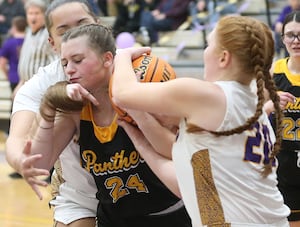 Photos: Mendota defeats Putnam County in girls basketball
