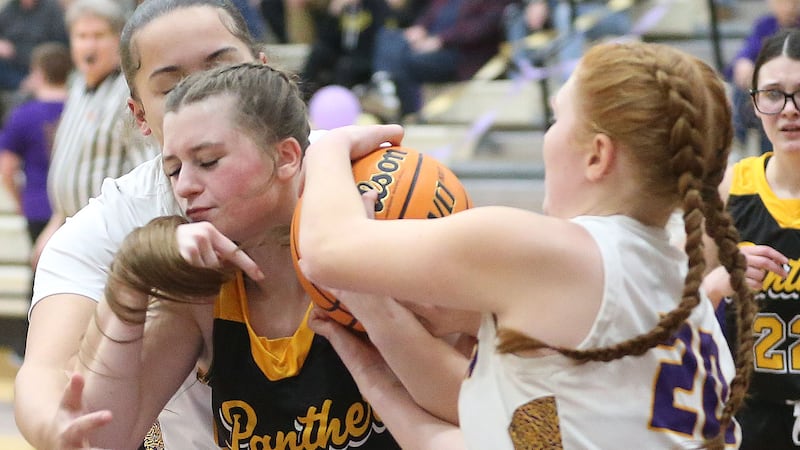 Photos: Mendota defeats Putnam County in girls basketball